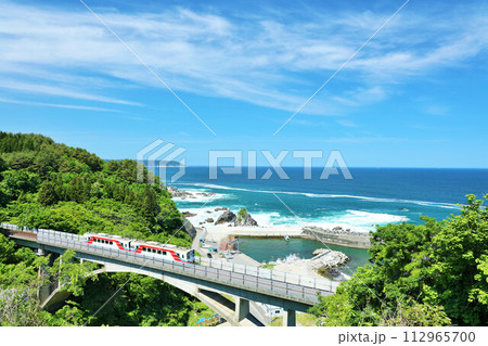 岩手県 青空と青い海の三陸鉄道 岩手県 青空と青い海の三陸鉄道 112965700