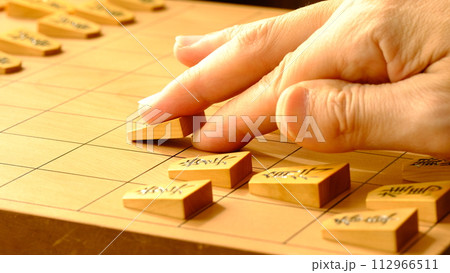 将棋の初手を指す指 将棋の初手を指す指 112966511