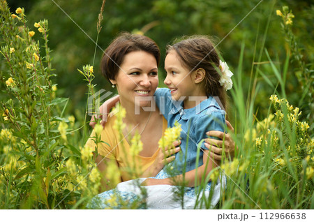 Portrait of mother and daughter in park 112966638