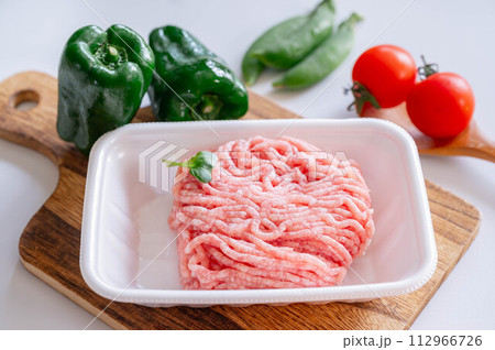 豚と鶏の合挽肉と野菜 豚と鶏の合挽肉と野菜 112966726