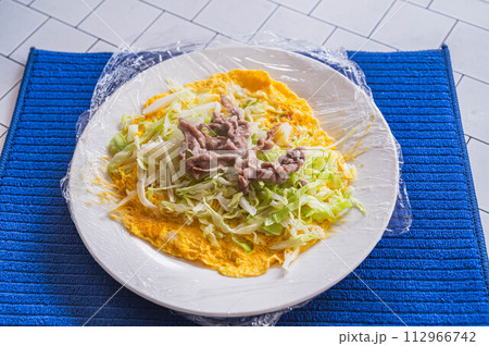 レンチン後のとん平焼き レンチン後のとん平焼き 112966742