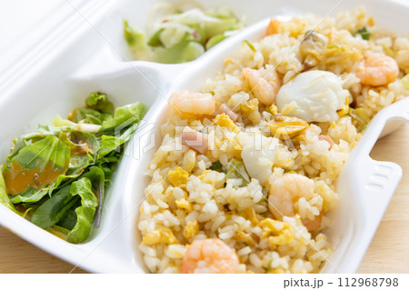 おいしい海鮮炒飯 おいしい海鮮炒飯 112968798