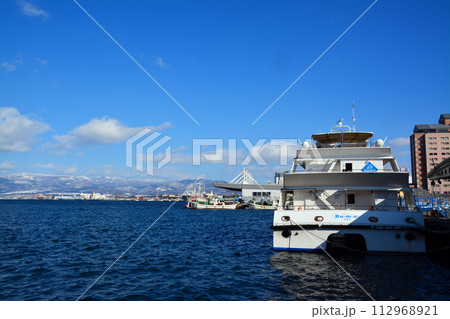 箱館・西波止場と金森赤レンガ倉庫の歴史的情緒 112968921