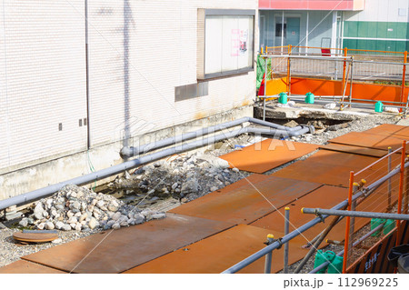 液状化現象が発生した駐車場 (新潟市西区) 液状化現象が発生した駐車場 (新潟市西区) 112969225