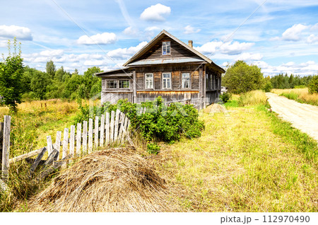 Old abandoned rural wooden house in russian village 112970490