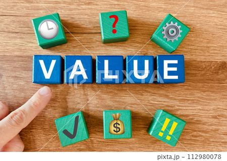 バリューの文字と価値のイメージ 112980078