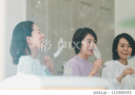 a forty-something woman 112980505