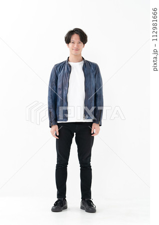 革ジャンを着た男性 革ジャンを着た男性 112981666