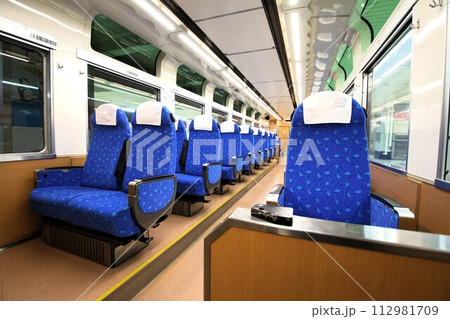 【東武】634型〜スカイツリートレイン〜「サクラトレイン」の車内（東武スカイツリーライン：浅草駅） 112981709