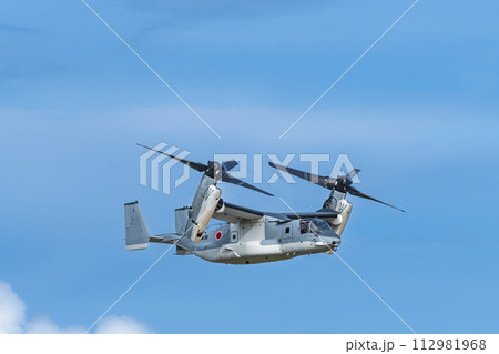 離陸した中型輸送機 オスプレイ垂直短距離離着陸機 離陸した中型輸送機 オスプレイ垂直短距離離着陸機 112981968