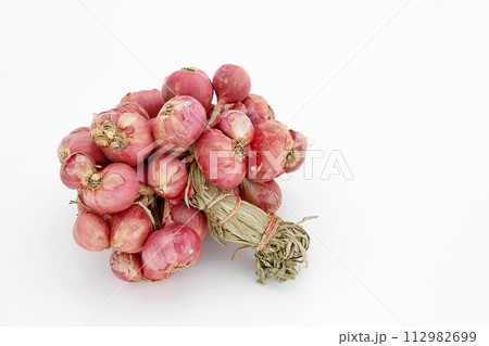 Bunch of onions 3 112982699