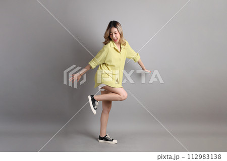 Young Asain Woman 112983138