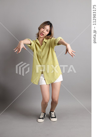 Young Asain Woman Young Asain Woman 112983175