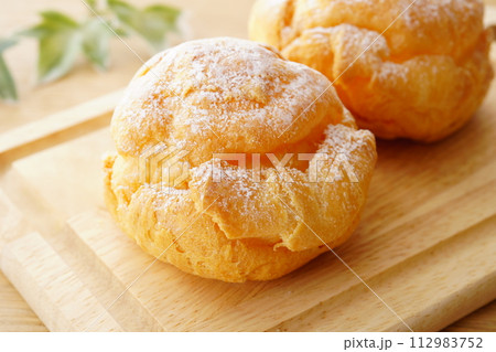 シュークリーム シュークリーム 112983752