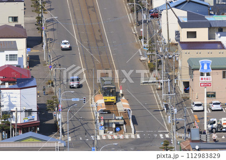 【ロゴ等レタッチ各所済】函館市電2系統谷地頭電停進入、出発の様子(黄色い電車) 【ロゴ等レタッチ各所済】函館市電2系統谷地頭電停進入、出発の様子(黄色い電車) 112983829