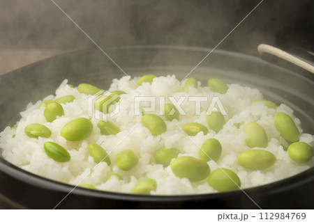 枝豆ご飯 土鍋炊き 枝豆ご飯 土鍋炊き 112984769