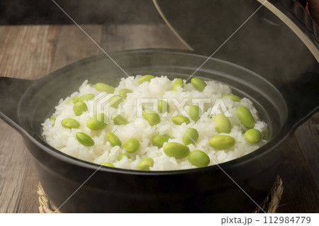 枝豆ご飯 土鍋炊き 枝豆ご飯 土鍋炊き 112984779