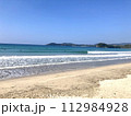 海で遊ぶ人々 112984928