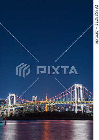 「東京都」夜景・お台場からレインボーブリッジを望む 112985992