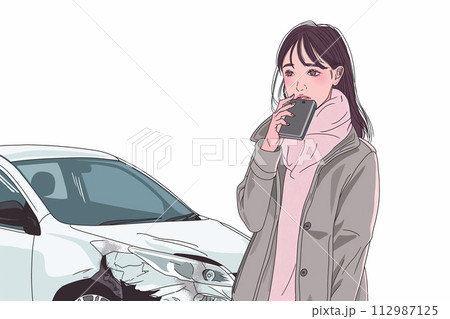 車が故障・事故で困ってスマホで連絡する女性 112987125