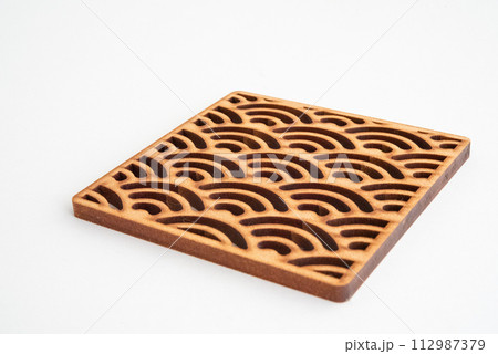 木製のコースター 青海波 吉祥文様 木製のコースター 青海波 吉祥文様 112987379