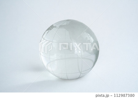 ガラスの地球儀　ペーパーウエイト 112987380