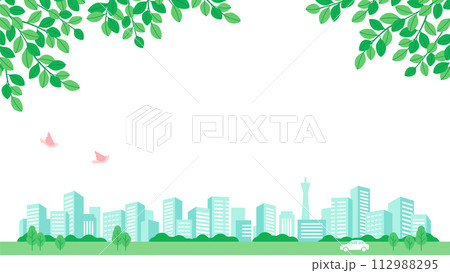 新緑と街並みの風景 112988295