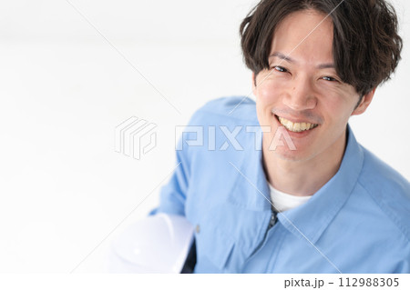 作業服の男性 俯瞰 作業服の男性 俯瞰 112988305