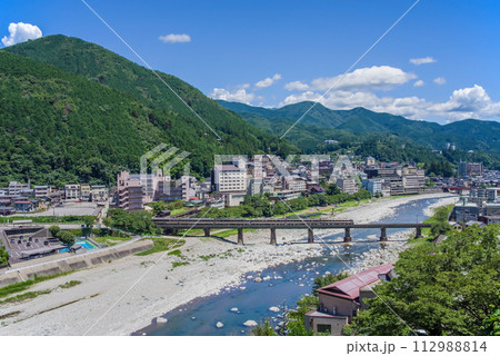 夏の下呂温泉街 夏の下呂温泉街 112988814