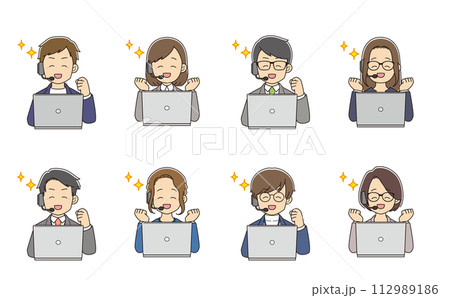 パソコンを前に、笑顔で応援するインカムを付けた若い男女のオペレーターたち 112989186