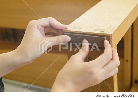 家具の脚によるキズ防止（ビフォーアフター） 112990058