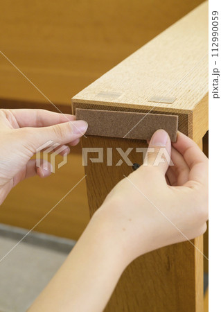 家具の脚によるキズ防止（ビフォーアフター） 112990059