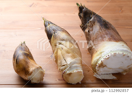 春の味覚 とれたての竹の子 春の味覚 とれたての竹の子 112992857