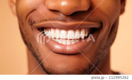 Detailed image of young man smiling with perfect white teeth 112995262