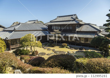 旧鍋島家住宅(鍋島邸)と緋寒桜【長崎県雲仙市】 旧鍋島家住宅(鍋島邸)と緋寒桜【長崎県雲仙市】 112995281
