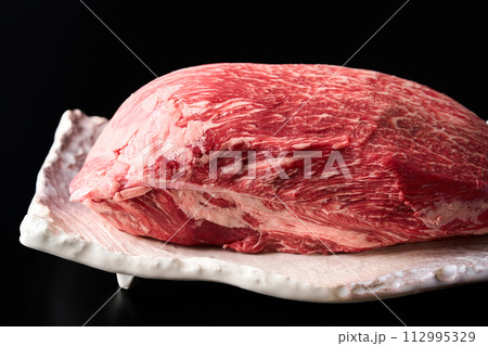 国産黒毛和牛、モモ肉(シンシン)1.7kg 国産黒毛和牛、モモ肉(シンシン)1.7kg 112995329