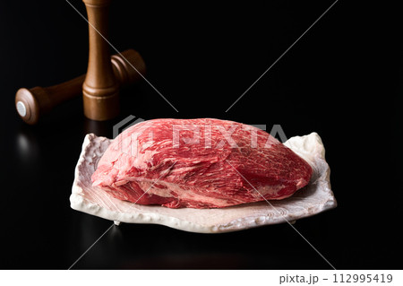 国産黒毛和牛、モモ肉(シンシン)1.7kg 国産黒毛和牛、モモ肉(シンシン)1.7kg 112995419