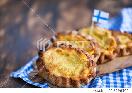 Finnish or Karelian traditional pasties (Karjalanpiirakat) - rye pies with mashed potato or rice filling 112996562