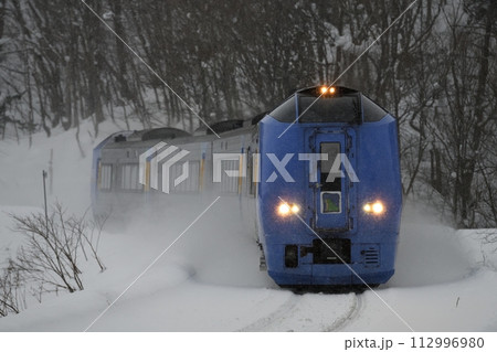 雪の中を走る特急宗谷号 雪の中を走る特急宗谷号 112996980