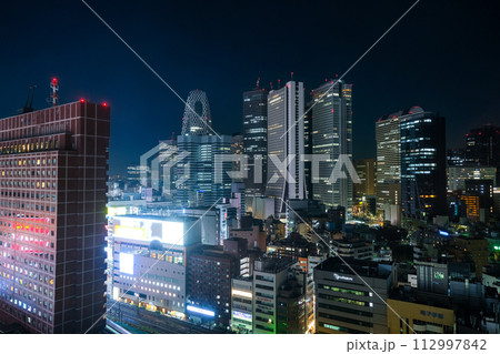 東京都新宿区 夜の西新宿高層ビル群 東急歌舞伎町タワーから 112997842