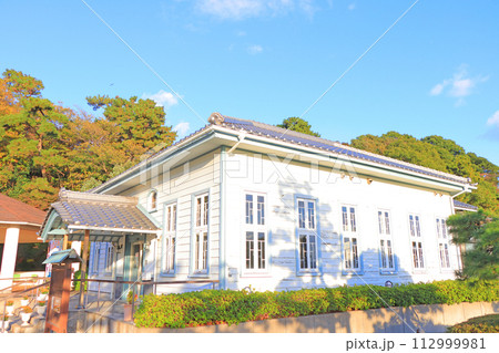 愛知県蒲郡市、海辺の文学記念館の風景 112999981