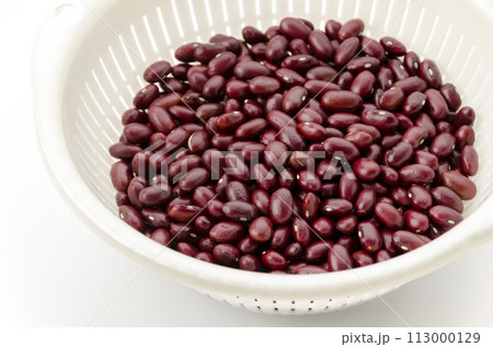 水切りザル入れた金時豆 113000129