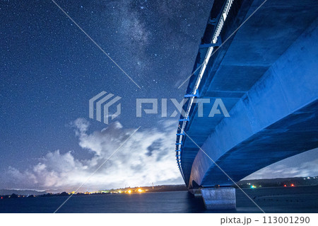 星空と橋 113001290