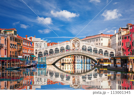 The Rialto bridge panorama at sunny day, Venice, Italy 113001345