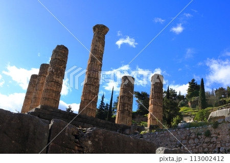 ギリシャ・デルフィの世界遺産アポロン神殿と古代遺跡群 113002412