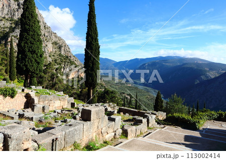 ギリシャ・デルフィの世界遺産アポロン神殿と古代遺跡群 113002414