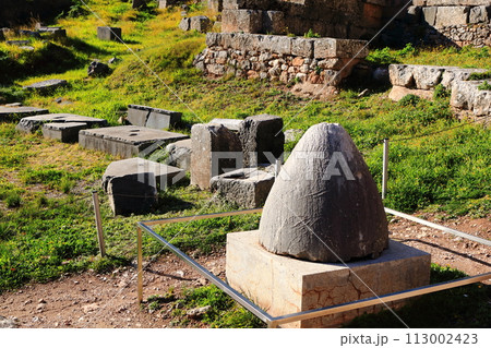 ギリシャ・デルフィの世界遺産アポロン神殿と古代遺跡群 113002423