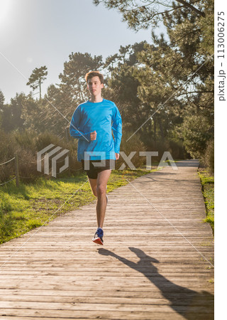 Young man running 113006275