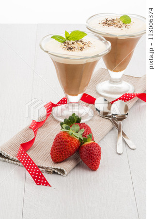 Chocolate mousse and strawberries Chocolate mousse and strawberries 113006374