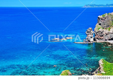 夏の北海道 積丹半島 神威岬から望む絶景 夏の北海道 積丹半島 神威岬から望む絶景 113006694